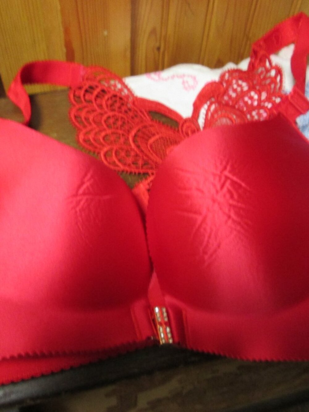 Red sassy glam padded 40 D clasp gem front butterfly lace back wirefree